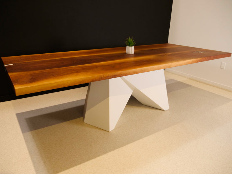 Marrone Table