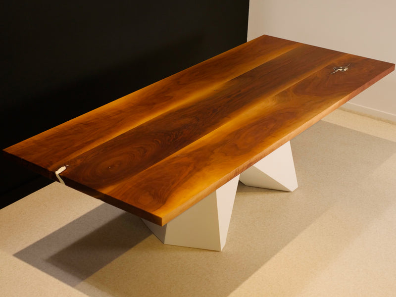 Marrone Table