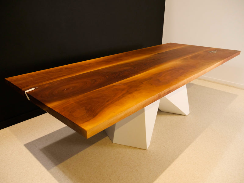 Marrone Table