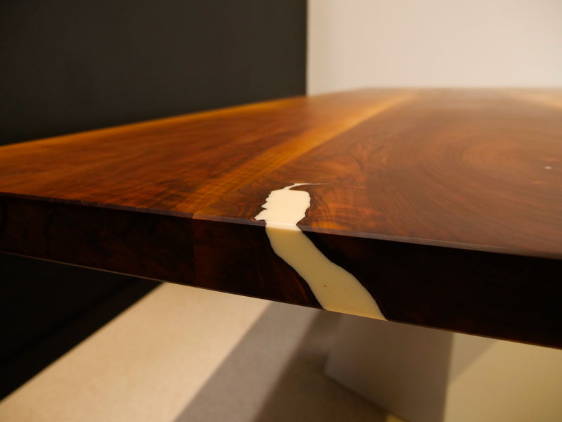 Marrone Table